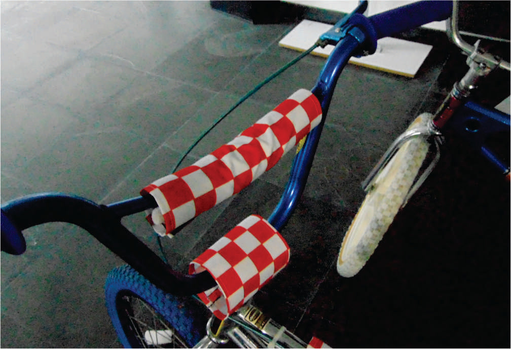 CLASSIC CHECKERED RED AND WHITE BIKE BMX PAD SET STEM HANDLEBAR TOP TUBE BIKE PADS CHECKERED WHITE RED CRASHPADSET