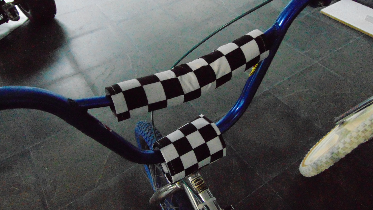 CLASSIC CHECKERED WHITE AND BLACK BIKE BMX PAD SET STEM HANDLEBAR TOP TUBE BIKE PADS CHECKERED BLACK WHITE CRASHPADSET